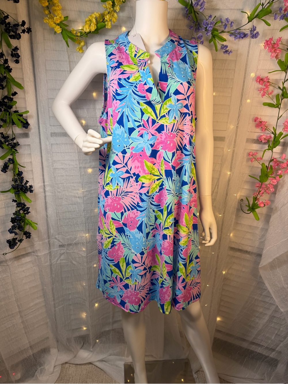 Dear Scarlett Tropical Floral Shift Dress in Blue, Pink & Green w/pockets